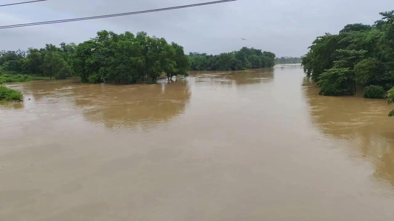 বিপৎসীমার দেড় মিটার নিচে গোমতী নদীর পানি, উৎকণ্ঠায় বাসিন্দারা
