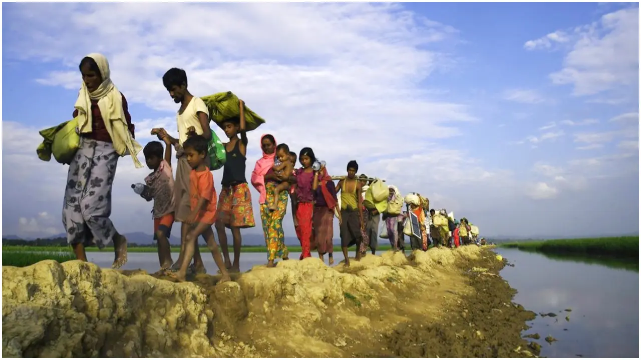 মিয়ানমারে তুমুল সংঘর্ষ, পালাচ্ছেন হাজার হাজার মানুষ
