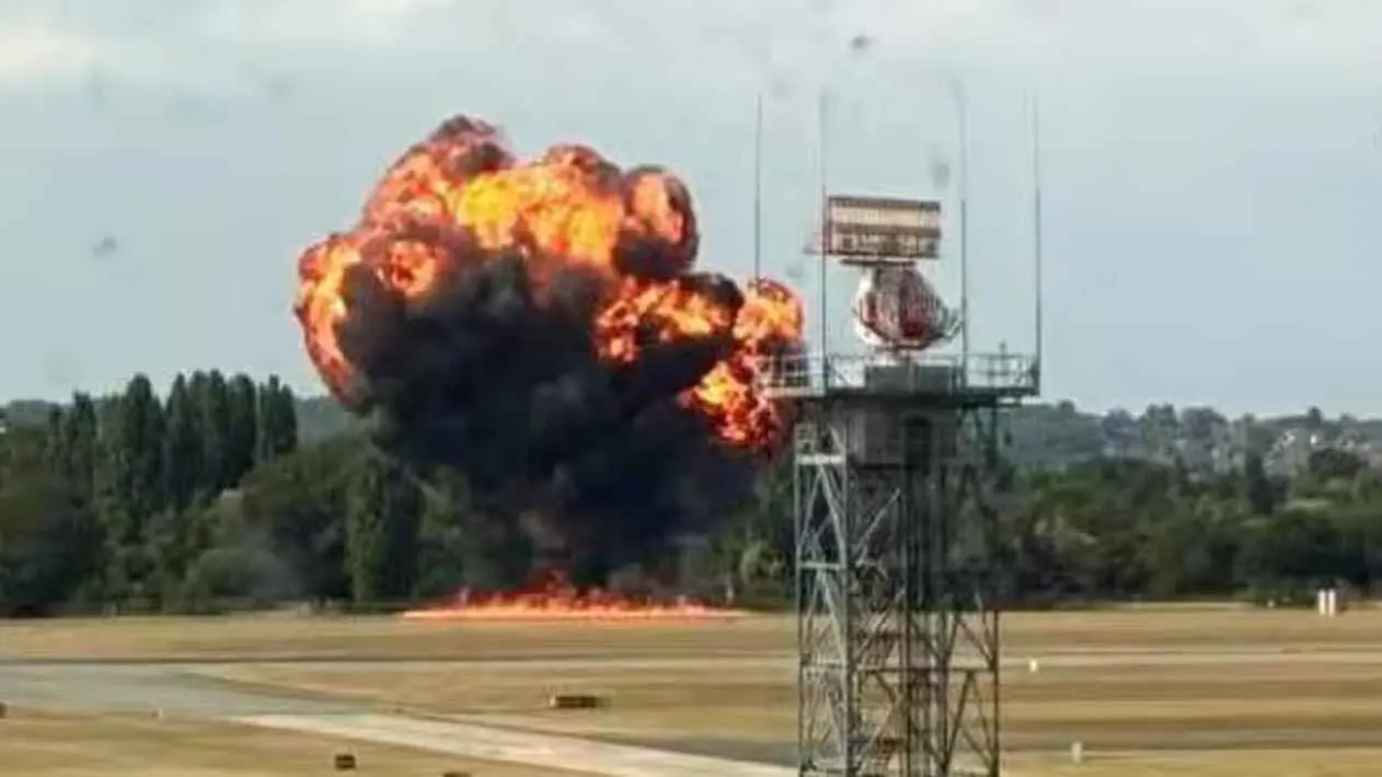 এবার লন্ডনে ওড়ার পরই ভেঙে পড়ল বিমান