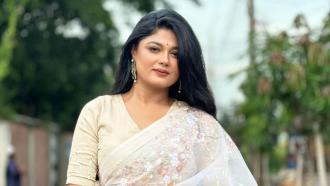 মুখ ঢেকে বাজারে গিয়ে বলি, ‘এটার দাম কত’